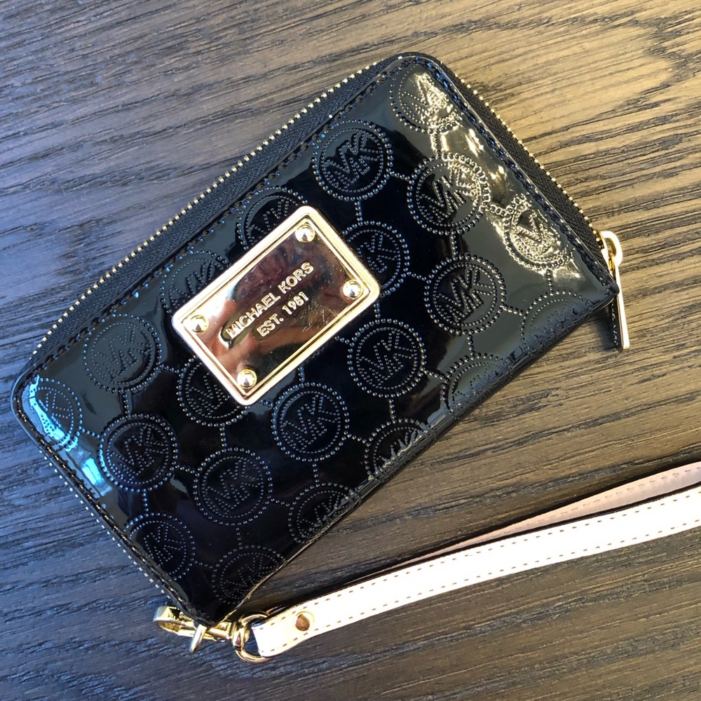 Michael Kors wristlet